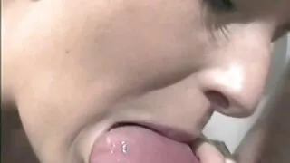 Loira peituda de bunda grande Hadley ver vídeo pornô caseiro brasileiro Viscara mostra a bucetinha da saia e se fode