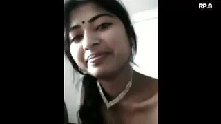 A pequena modelo ucraniana Helga Gray porno caseiro brasileiro amador apresenta seus seios de diferentes tamanhos