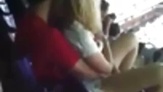 Funcionário escroto está exibindo bucetas gostosas e glúteos suculentos vídeo caseiro pornô brasileiro na saia