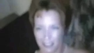 Salty vídeos brasileiro caseiro babe Cristal May bate sua vulva com vibrador rosado