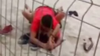 A gata vivaz Sunny Leone faz vídeo caseiro de pornô brasileiro cócegas em sua buceta com seu vibrador cromado