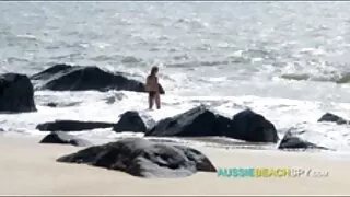 Apetitosa ninfa de cabelos loiros é fodida por trás na véspera de Natal vídeo caseiro pornô brasileiro