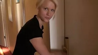 A enxada gordinha insaciável Julie Cash é video de sexo caseiro brasileiro fodida em sua pose favorita de cachorrinho