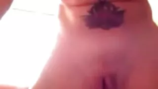 A gostosa morena de pernas compridas perfeita pornobrasileirocaseiro gosta de cavalgar e soprar um pau enorme