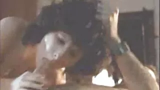 A namorada gostosa Whitney Wright dá sexo brasileiro caseiro a cabeça e monta um pau cara a cara