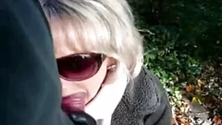 A empregada skanky Aiuchi filmes de sexo caseiro brasileiro Shiori está recebendo seu snatch cutucado com pepino