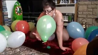 A gostosa adolescente brincalhona pornos caseiros brasileiros Cadence Lux chupa o pau suculento deepthroat