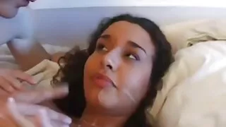 Estudante video de sexo caseiro brasileiro morena de cara nova dá cara sentada para cara excêntrico na faculdade
