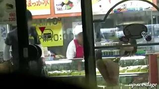 Um cara esquisito com pau grande come e come a desagradável Nicole sexo caseiro brasileiro