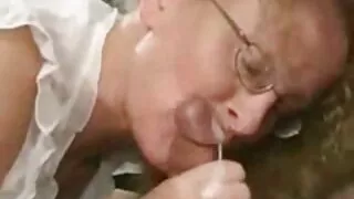 Vários pornobrasileirocaseiro caras asiáticos excêntricos fodem e lambem a buceta da gata amarrada Yukina Mori